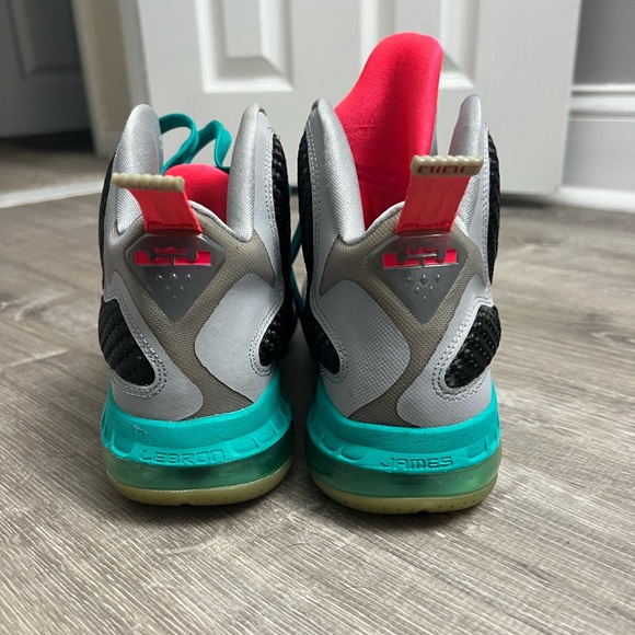 RARE NIKE LEBRON MIAMI VICE - Picture 4 of 4